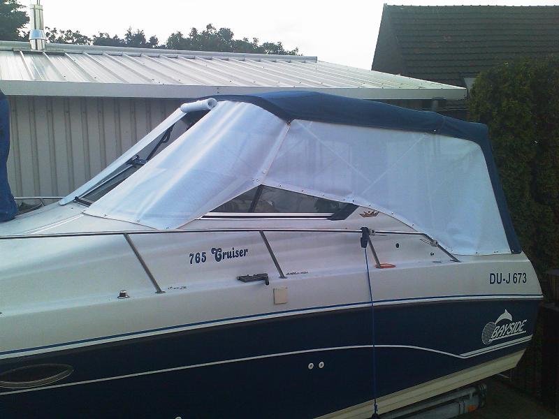 Motoryachten mit Bimini-Top, Sonnenschutz