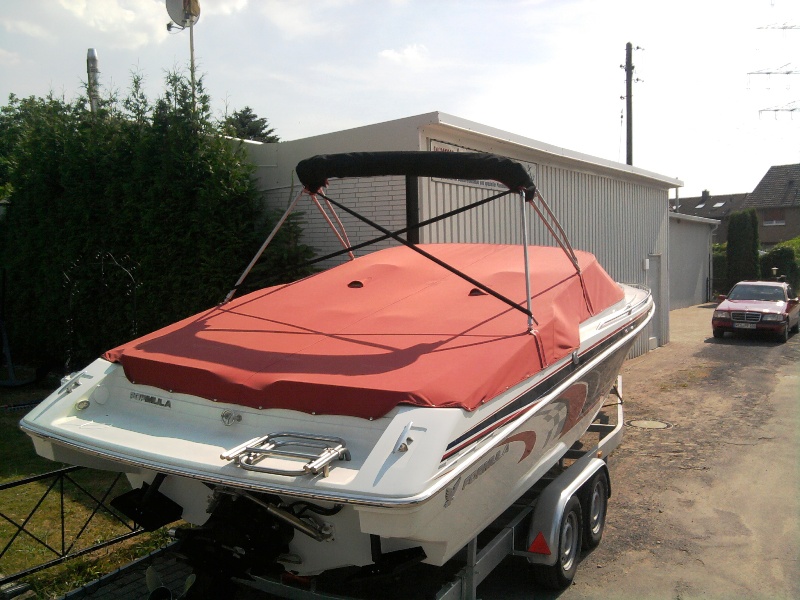 Motoryachten mit Bimini-Top, Sonnenschutz